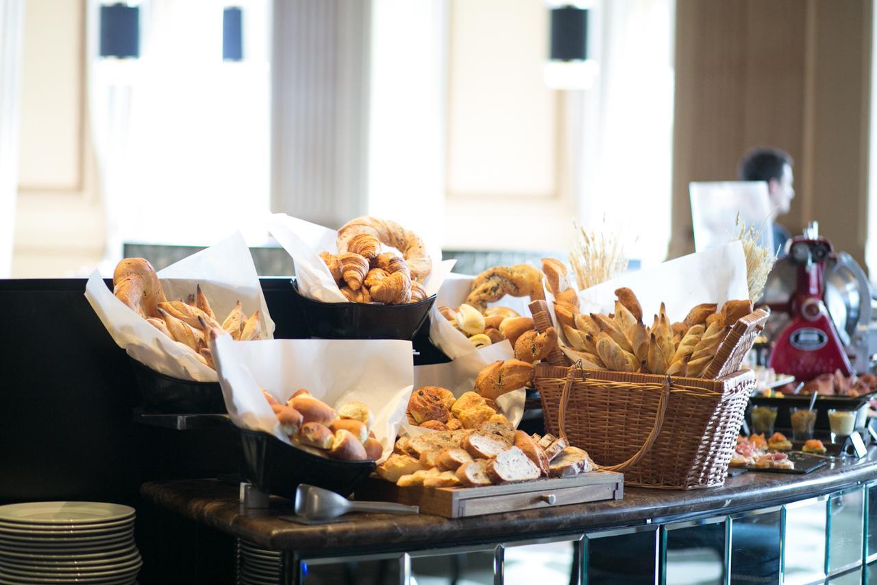 Sofitel Montevideo Casino Carrasco & Spa Exterior foto A bread station